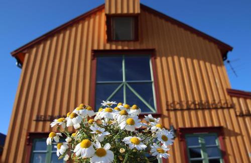 Skrova House | Oceanfront Getaway at Heimbrygga Restaurant & Accommodation