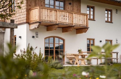 Surberg Apartment | Heimelei: Oceanfront Luxury with 9.8/10 Guest Ratings