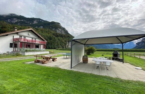 Brienzwiler Apartment | Cozy Heimet im Berner Oberland with Spa and Hot Tub