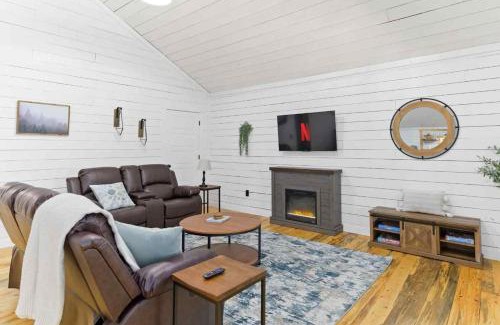 Sautee Nacoochee House | Discover Helen Hikes: Tubing, Fire Pit & Family Fun