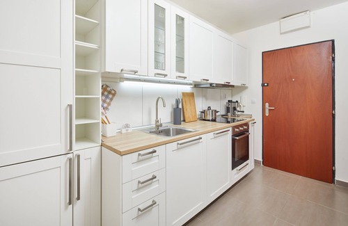 Vinohrady Apartment | Family-Friendly Retreat at Helen Homestay Flora