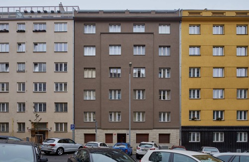 Vinohrady Apartment | Family-Friendly Retreat at Helen Homestay Flora
