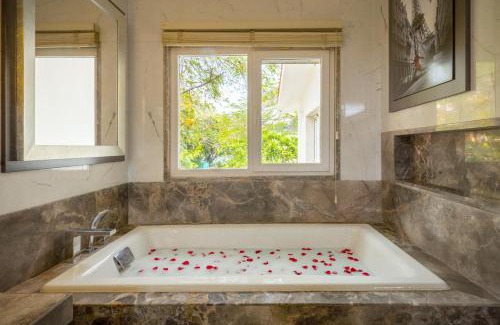 Bhopal Villa | Discover ama Stays & Trails Helen's Garden in Bhopal