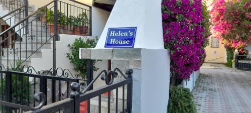 Pefkochori House | Guest Rated 10/10 at Helen's House - Ideal for Families