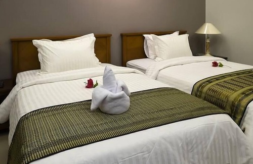 Klojen House | Budget-Friendly Helena Guest House with Breakfast & Kitchen