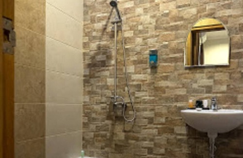 Klojen House | Budget-Friendly Helena Guest House with Breakfast & Kitchen