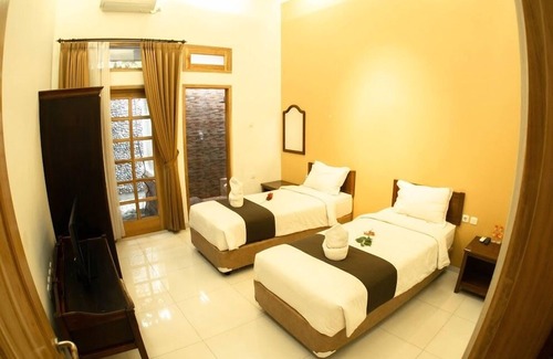 Klojen House | Budget-Friendly Helena Guest House with Breakfast & Kitchen