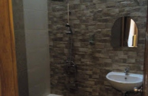 Klojen House | Budget-Friendly Helena Guest House with Breakfast & Kitchen
