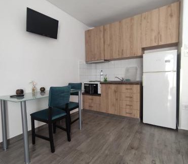 Agia Triada Apartment | Top-Rated Helena's Studio in Agia Triada for Families