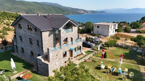Lin House | Discover Helga's Guesthouse: Pet-Friendly Beach Retreat