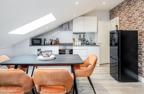 Yardley Gobion Apartment | Heliodoor Apartments: Family-Friendly 2-Bedroom Retreat
