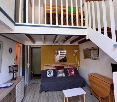 Bareges Apartment | Relax at Helios 105: Free WiFi and Inviting Terrace