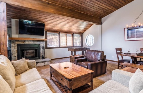 Mammoth Lakes House | Exceptional Helios 9N: Family-Friendly Stay with Top Ratings