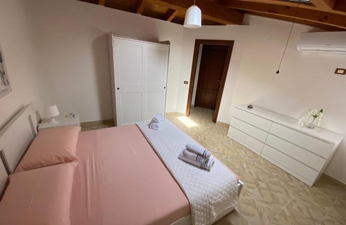 Mondello House | HELIOS House: Guest Rated 10/10 with Family-Friendly Amenities