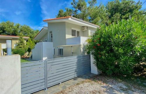 Skala Rachoniou Villa | Family-Friendly Helios Villa with Oceanfront Views