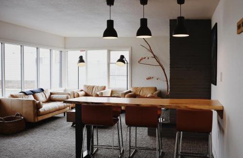 Columbia Hotel | Heliotrope Hotel: Pet-Friendly Stay with High Guest Ratings