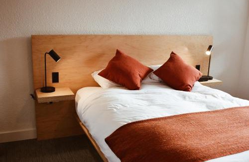 Columbia Hotel | Heliotrope Hotel: Pet-Friendly Stay with High Guest Ratings