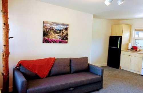 Columbia Hotel | Discover Heliotrope Hotel: Family-Friendly with Breakfast!