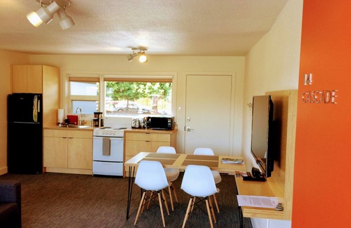 Columbia Hotel | Discover Heliotrope Hotel: Family-Friendly with Breakfast!