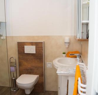 Kirchbach-Zerlach Apartment | Pet-Friendly Helis Gästezimmer with Exceptional 9/10 Rating