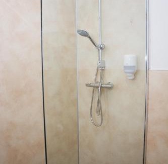 Kirchbach-Zerlach Apartment | Pet-Friendly Helis Gästezimmer with Exceptional 9/10 Rating