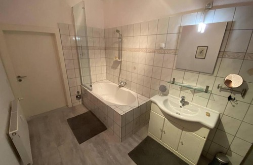 Nordstadt Apartment | Cozy 3-Room Apartment Near University with Family & Pet Options