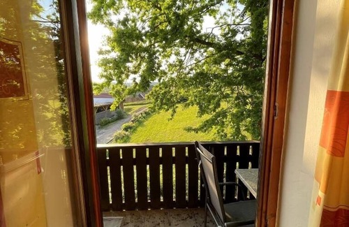 Seebarn Apartment | Bright Apartment for Four with Balcony and Kitchen Amenities