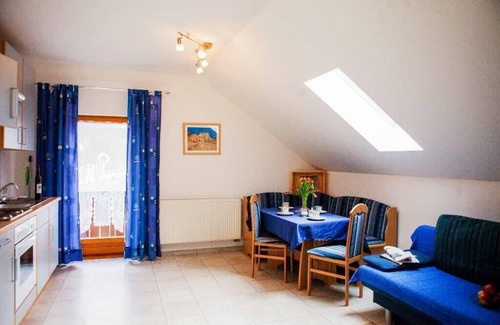 Lam Apartment | Inviting Osserview Apartment with Balcony and Breakfast