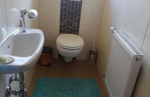 Lichteneck Apartment | Bright and Tranquil Apartment with Kitchen and WiFi for Two