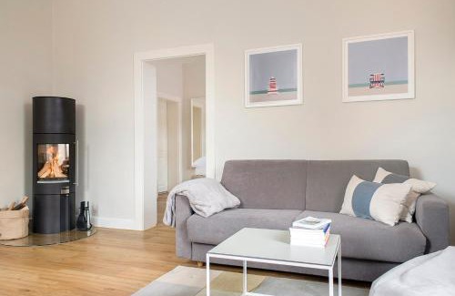 Lemkenhafen Apartment | Cozy Helle Stuuv with Kitchen - Guest Rated 8/10!