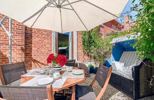 Lemkenhafen Apartment | Cozy Helle Stuuv with Kitchen - Guest Rated 8/10!
