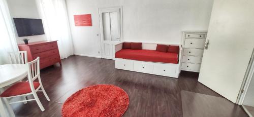 Liesing Apartment | Cozy Two-Room Apartment in Vibrant Neighborhood