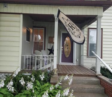 Kingsville Bed & Breakfast | Experience the Excellence at Hellemsfield Inn & B&B