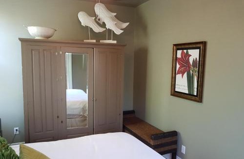 Kingsville Bed & Breakfast | Experience the Excellence at Hellemsfield Inn & B&B