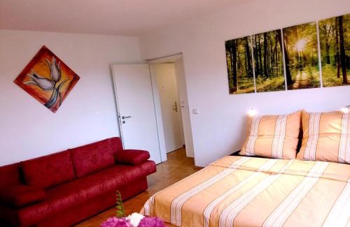 Gruna Apartment | Modern Apartment with Balcony Near City Center & Ocean Views