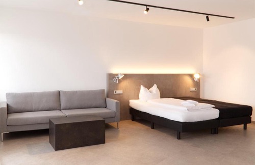 Wasseralfingen Apartment | Modern Apartment at Karlsplatz: Highly Rated & Family-Friendly