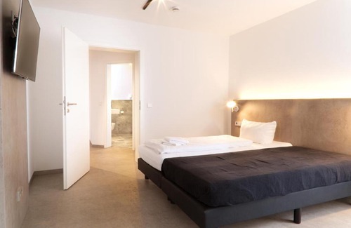 Wasseralfingen Apartment | Modern Apartment at Karlsplatz: Highly Rated & Family-Friendly