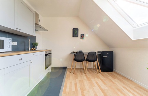 Cottbus Apartment | Modern Studio with Kitchen, Close to University Amenities