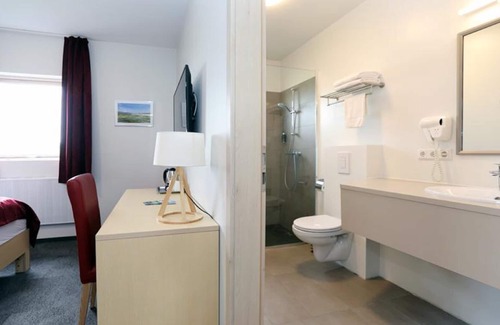 Hvolsvollur Hotel | Escape to Hellishólar Hótel Eyjafjallajökull with Spa & Dining