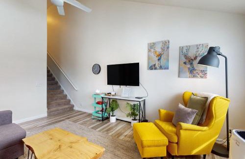 Mountain View District House | Welcoming Stay at Hello Mellow Yellow - Pet Friendly Retreat