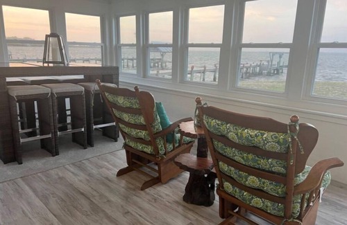 Colington House | Sun-Kissed Retreat: Explore Currituck Sound's Charm
