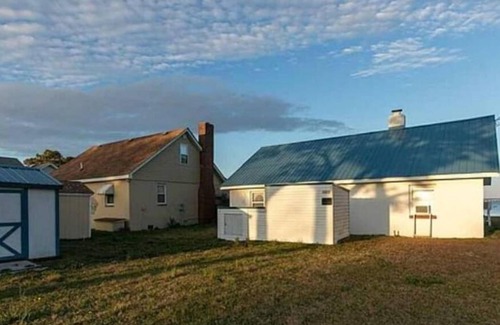 Colington House | Sun-Kissed Retreat: Explore Currituck Sound's Charm