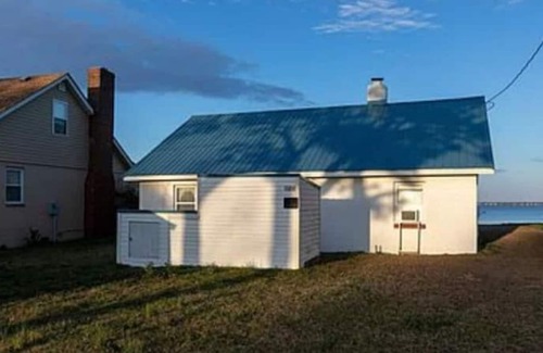 Colington House | Sun-Kissed Retreat: Explore Currituck Sound's Charm