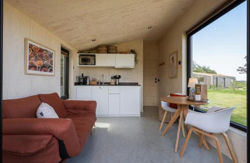 Westkapelle House | Cozy Tiny House Zeeuwse Liefde with Hot Tub in Zeeland