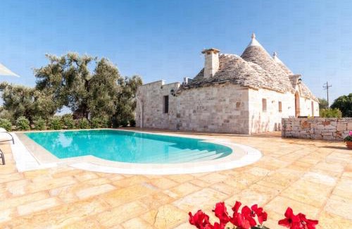 Macchia di Monte Apartment | Trulli Francisto: Oceanfront Escape with Pool & Breakfast