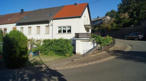 Mettlach Apartment | Pet-Friendly Helmine with Ocean Views and Breakfast Included