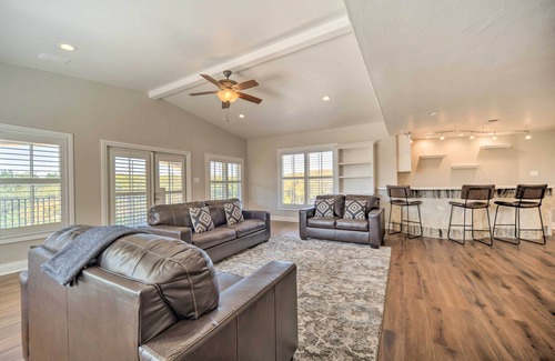 Wetmore House | Escape to Helotes Hill Country Hideaway with Two Decks