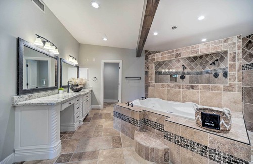 Wetmore House | Escape to Helotes Hill Country Hideaway with Two Decks