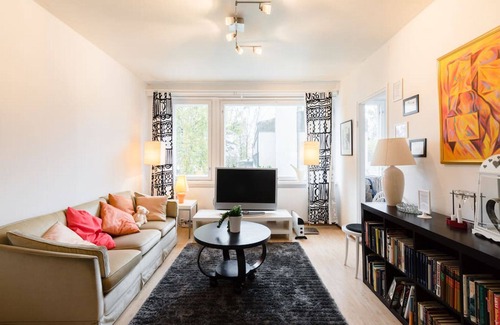 Etelainen District Apartment | Beachside Helsinki Studio with Breakfast Included