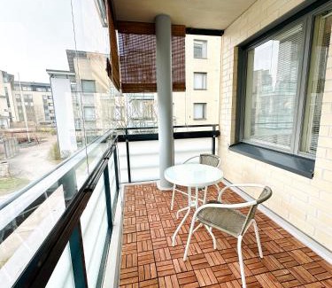 Itainen District Apartment | Helsinki stylish one bedroom apartment - metro, sauna and free parking